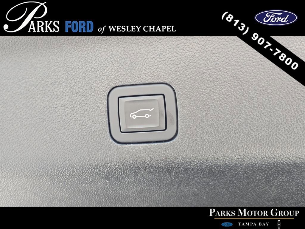 Used 2025 Cadillac Escalade ESV Sport Platinum w/ LPO, ONYX Package image 9