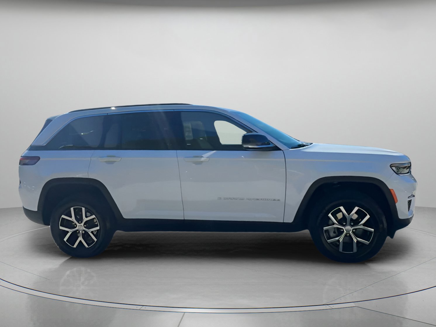 Used 2025 Jeep Grand Cherokee Limited w/ Trailer Tow Package image 26