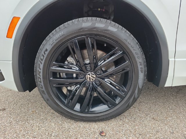 Used 2022 Volkswagen Tiguan SE R-Line AWD/4WD image 9