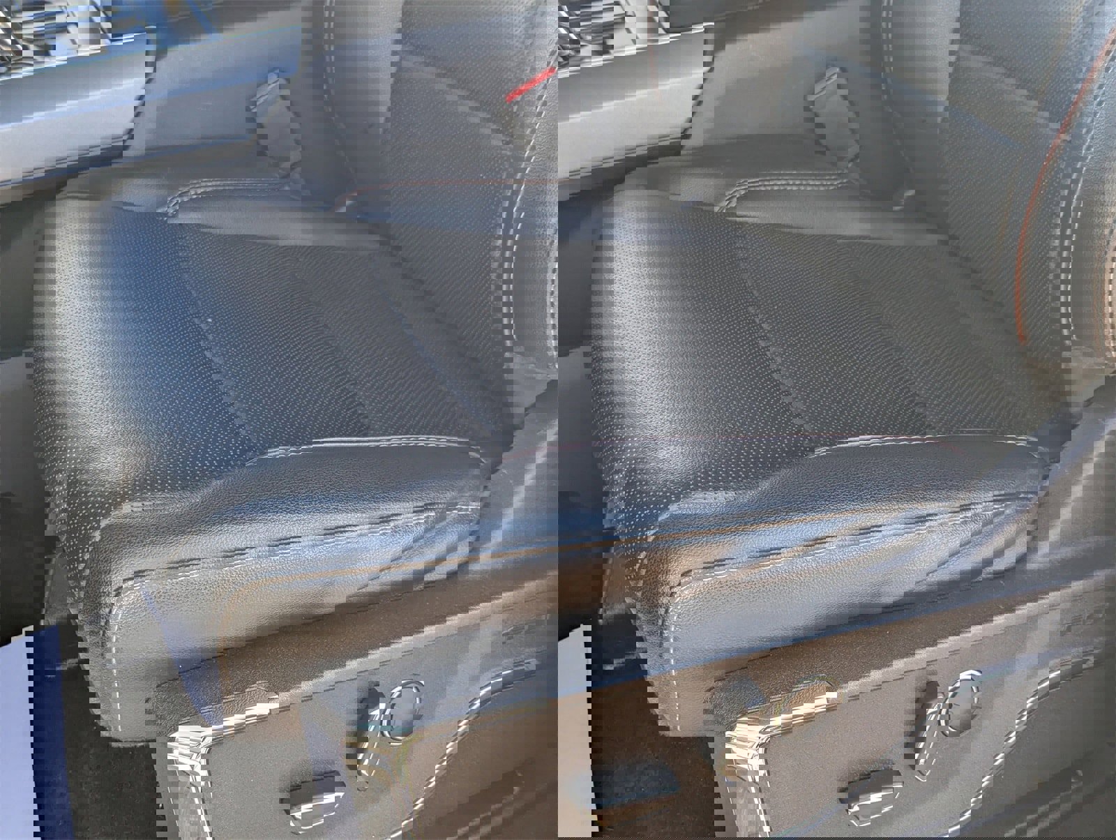 Certified 2023 Ford F150 Lariat w/ Equipment Group 502A High image 28