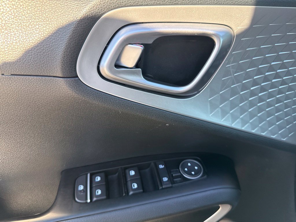 Used 2023 Kia Soul S FWD image 14