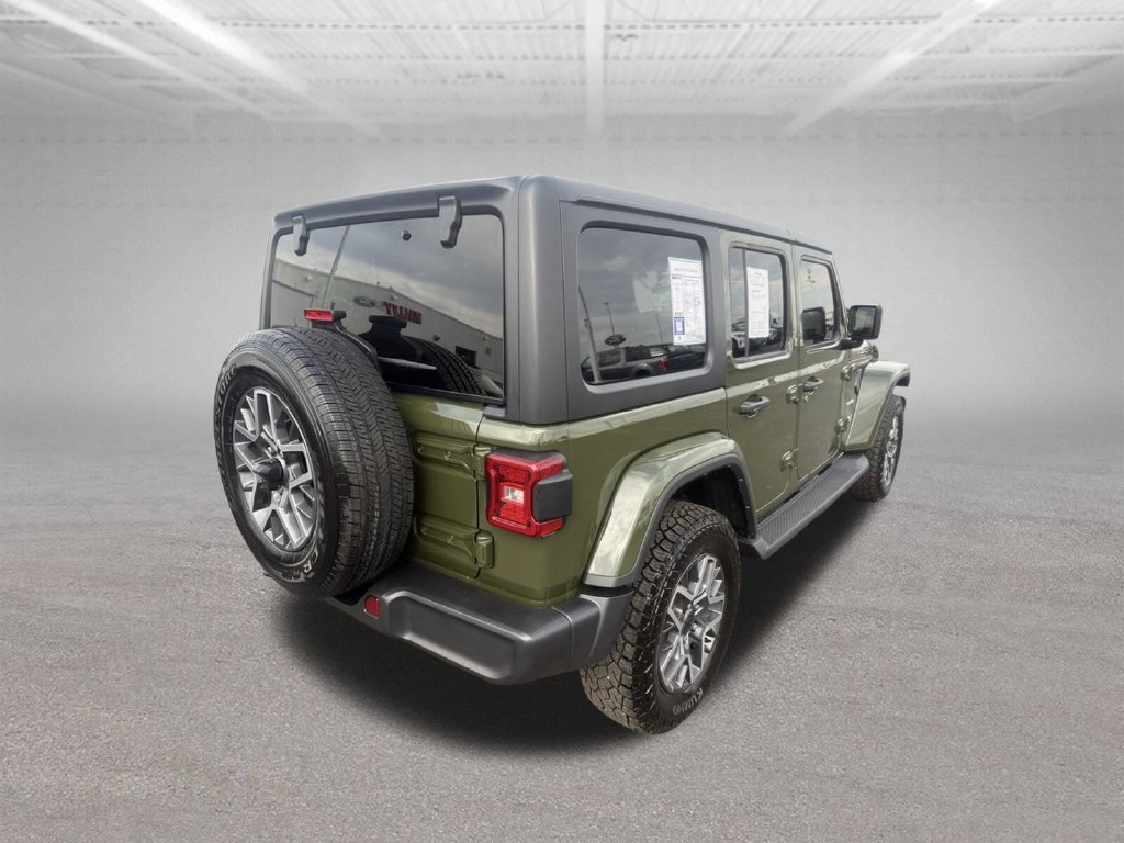 Used 2024 Jeep Wrangler Unlimited Sahara AWD/4WD image 4