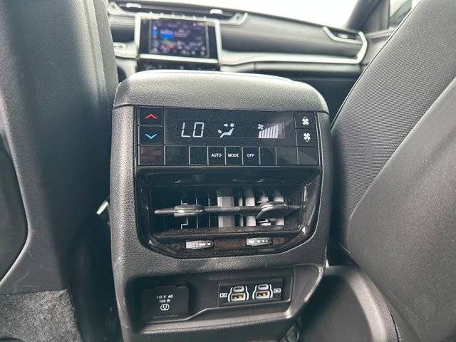Used 2025 Jeep Grand Cherokee L Altitude AWD/4WD image 18