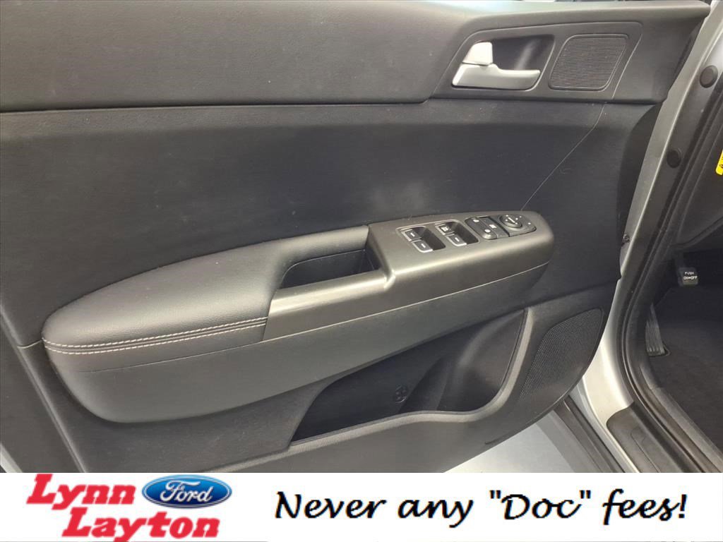 Used 2020 Kia Sportage LX image 11