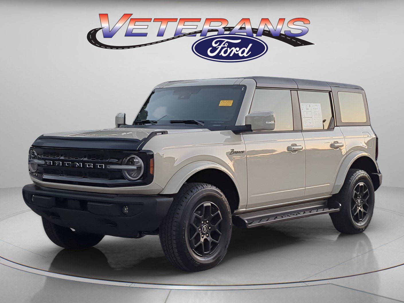 Certified 2025 Ford Bronco Outer Banks AWD/4WD image 1