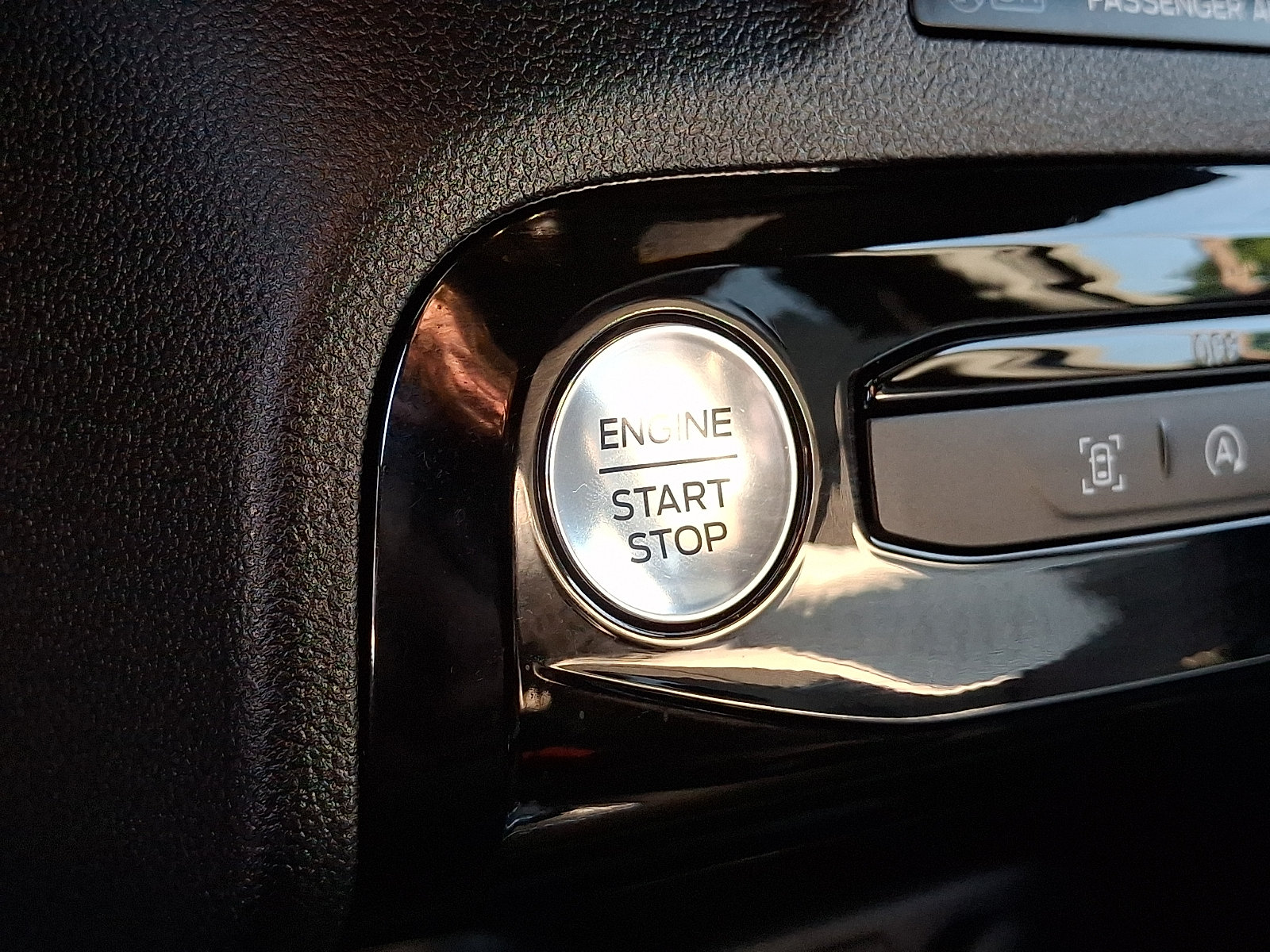 Certified 2025 Ford Escape ST-Line w/ Tech Pack #1 AWD/4WD image 32