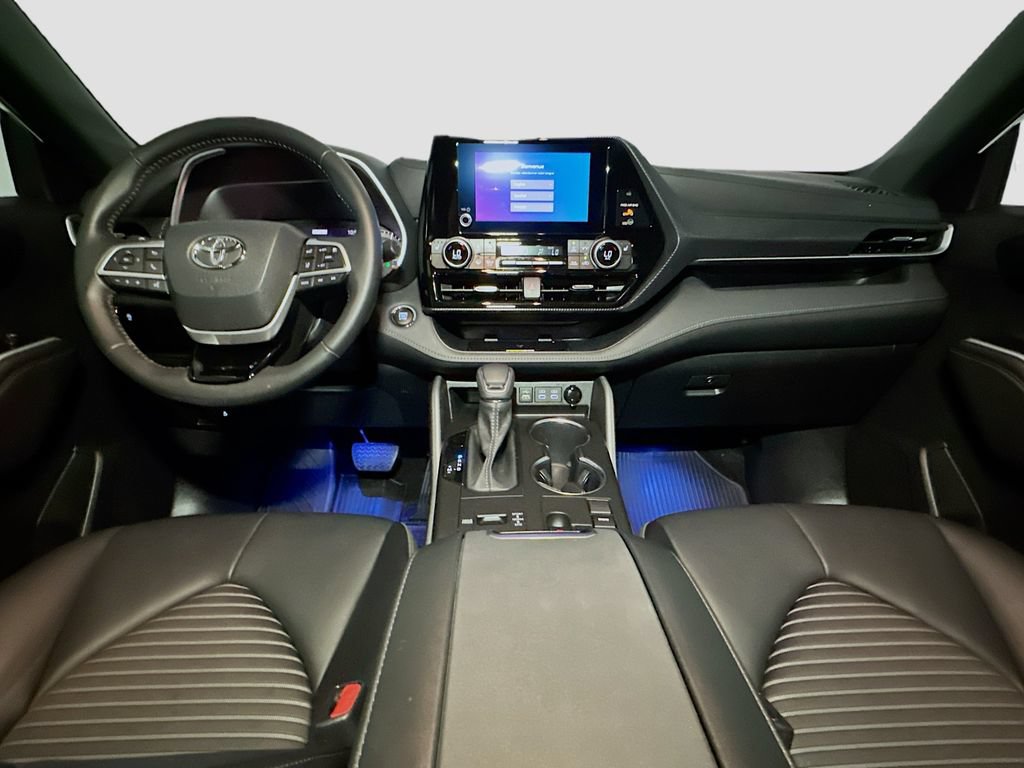 Used 2023 Toyota Highlander XSE FWD image 12