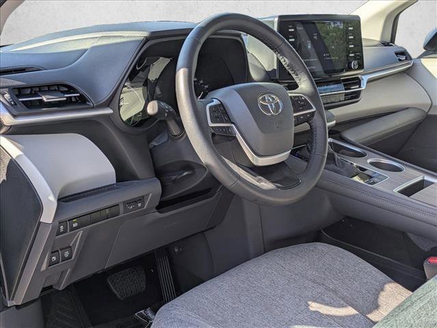 Used 2024 Toyota Sienna XLE image 9