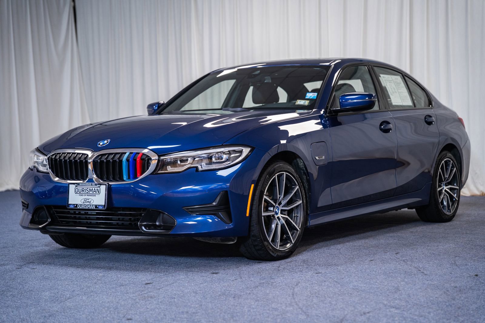 Used 2022 BMW 330e xDrive w/ Premium Package AWD/4WD image 3