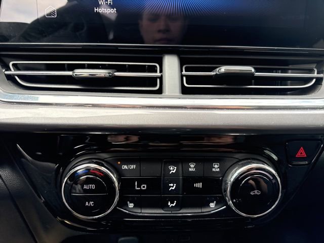 Used 2025 Chevrolet Trax ACTIV w/ Sunroof Package image 23