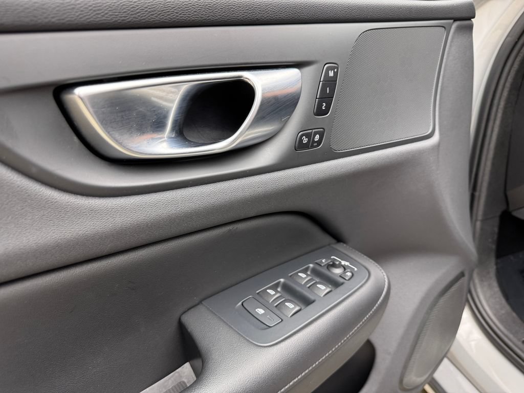 Used 2025 Volvo S60 B5 Core FWD image 10