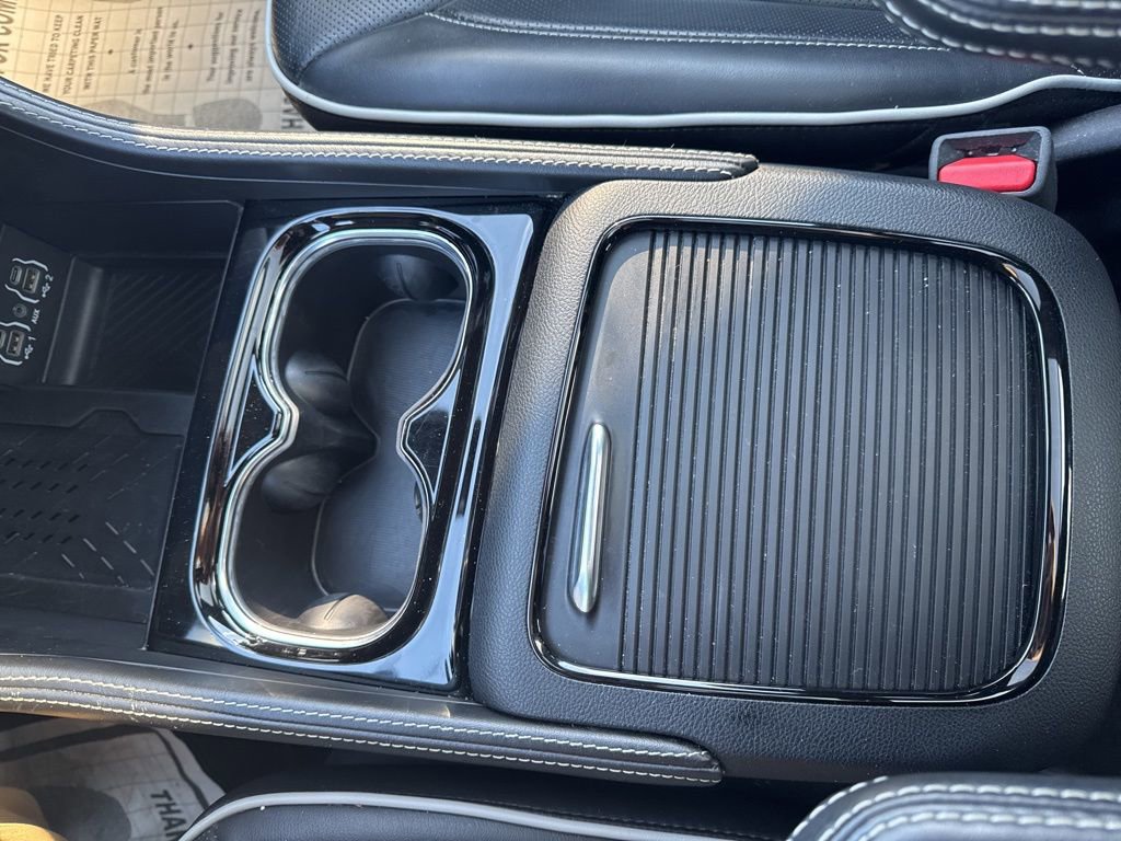 Used 2025 Chrysler Pacifica Limited image 25