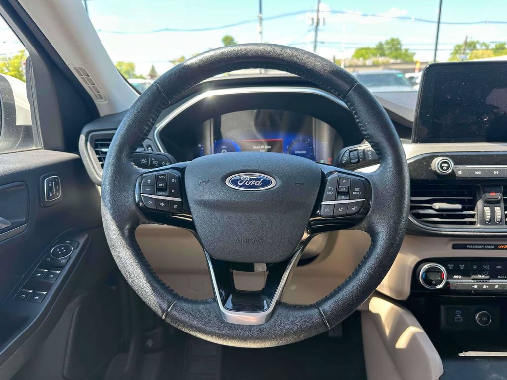 Certified 2021 Ford Escape Titanium AWD/4WD image 14