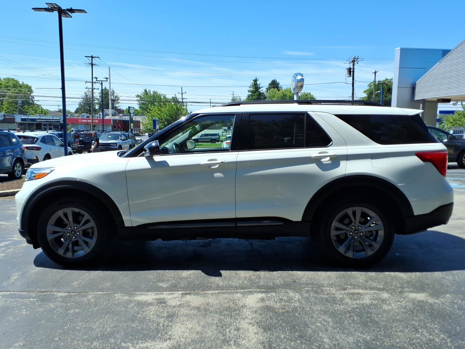 Certified 2023 Ford Explorer XLT w/ Equipment Group 202A AWD/4WD image 7