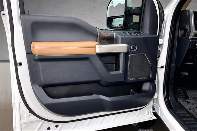 Certified 2022 Ford F250 Lariat w/ Lariat Ultimate Package image 17