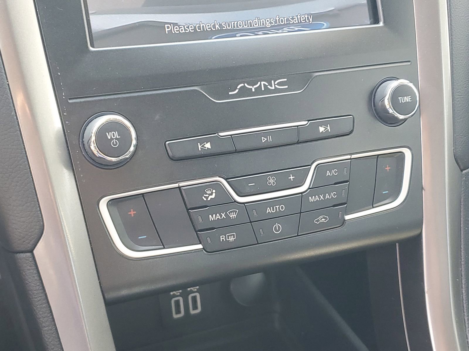 Certified 2020 Ford Fusion SE FWD image 25