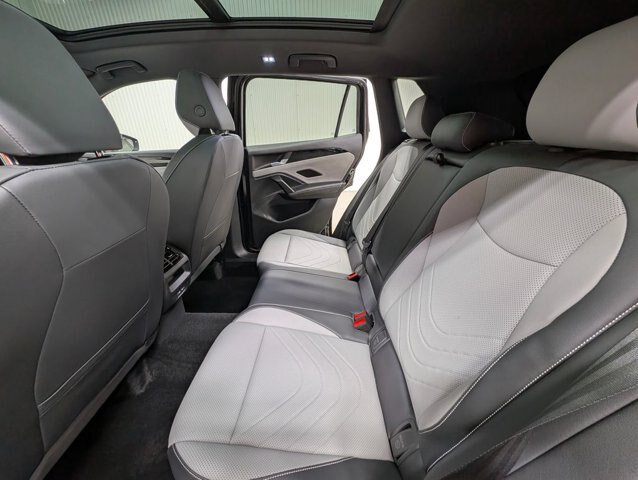 Used 2026 Volkswagen Tiguan SE R-Line AWD/4WD image 15