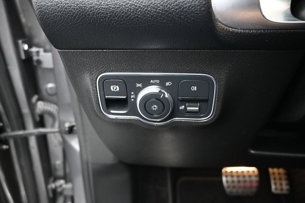 Used 2021 Mercedes-Benz GLB 250 image 12