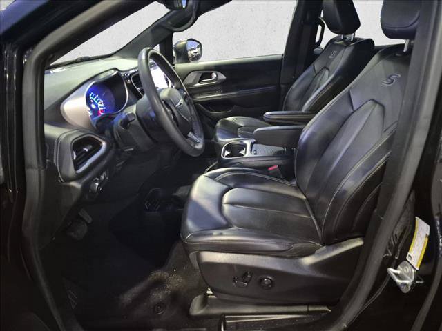 Used 2023 Chrysler Pacifica Touring-L w/ S Appearance Package FWD image 15