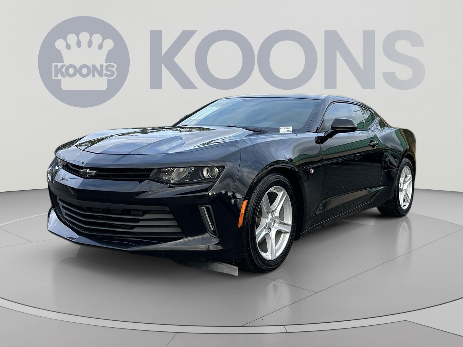 Used 2018 Chevrolet Camaro LT RWD image 1