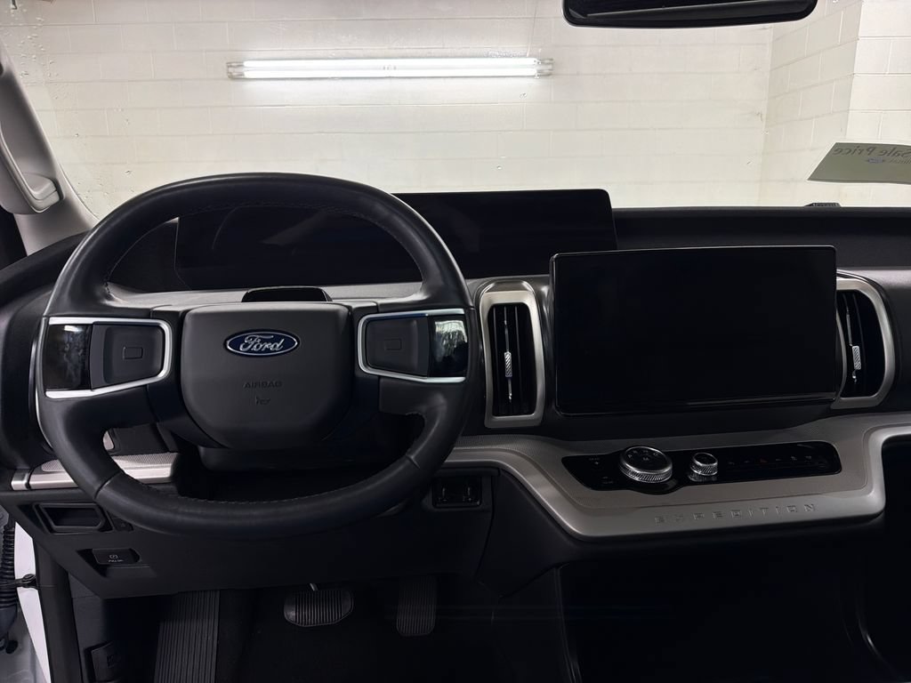 Certified 2025 Ford Expedition Active RWD image 9
