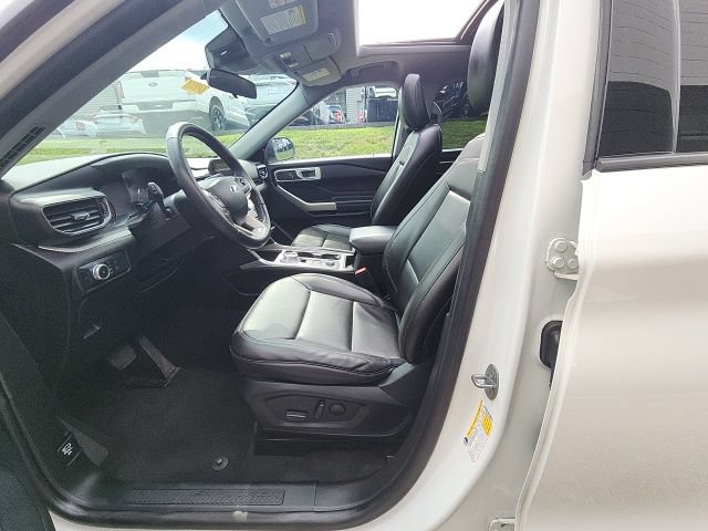 Certified 2022 Ford Explorer XLT w/ Equipment Group 202A AWD/4WD image 11