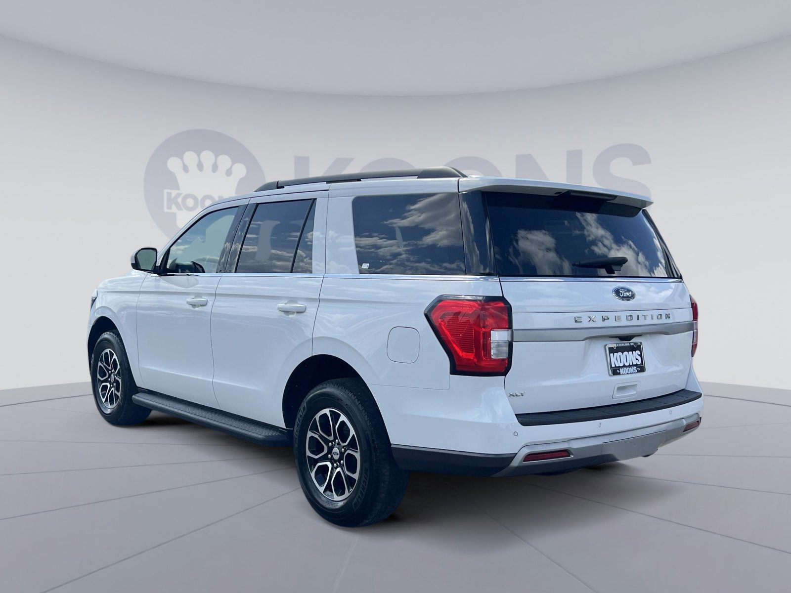 Certified 2024 Ford Expedition XLT image 3