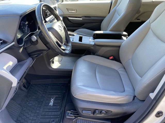 Used 2022 Toyota Sienna XLE image 17