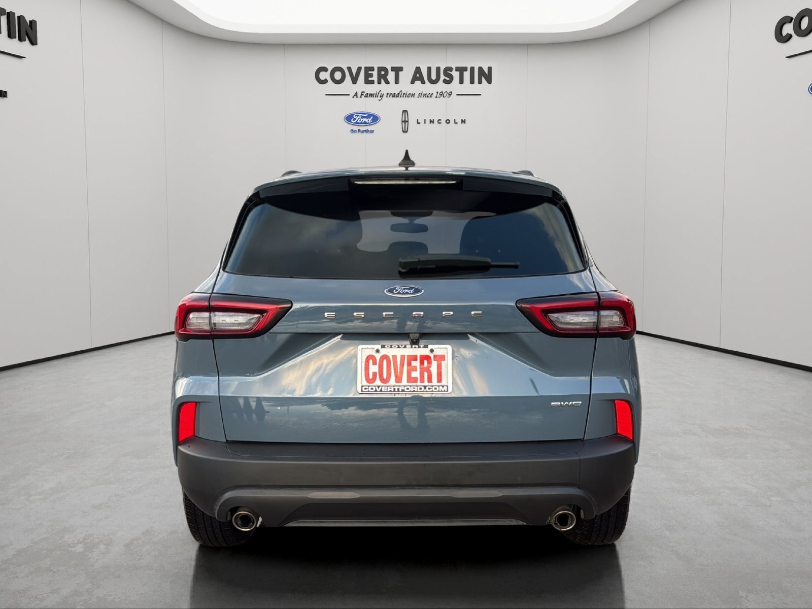 Certified 2025 Ford Escape ST-Line Select AWD/4WD image 4