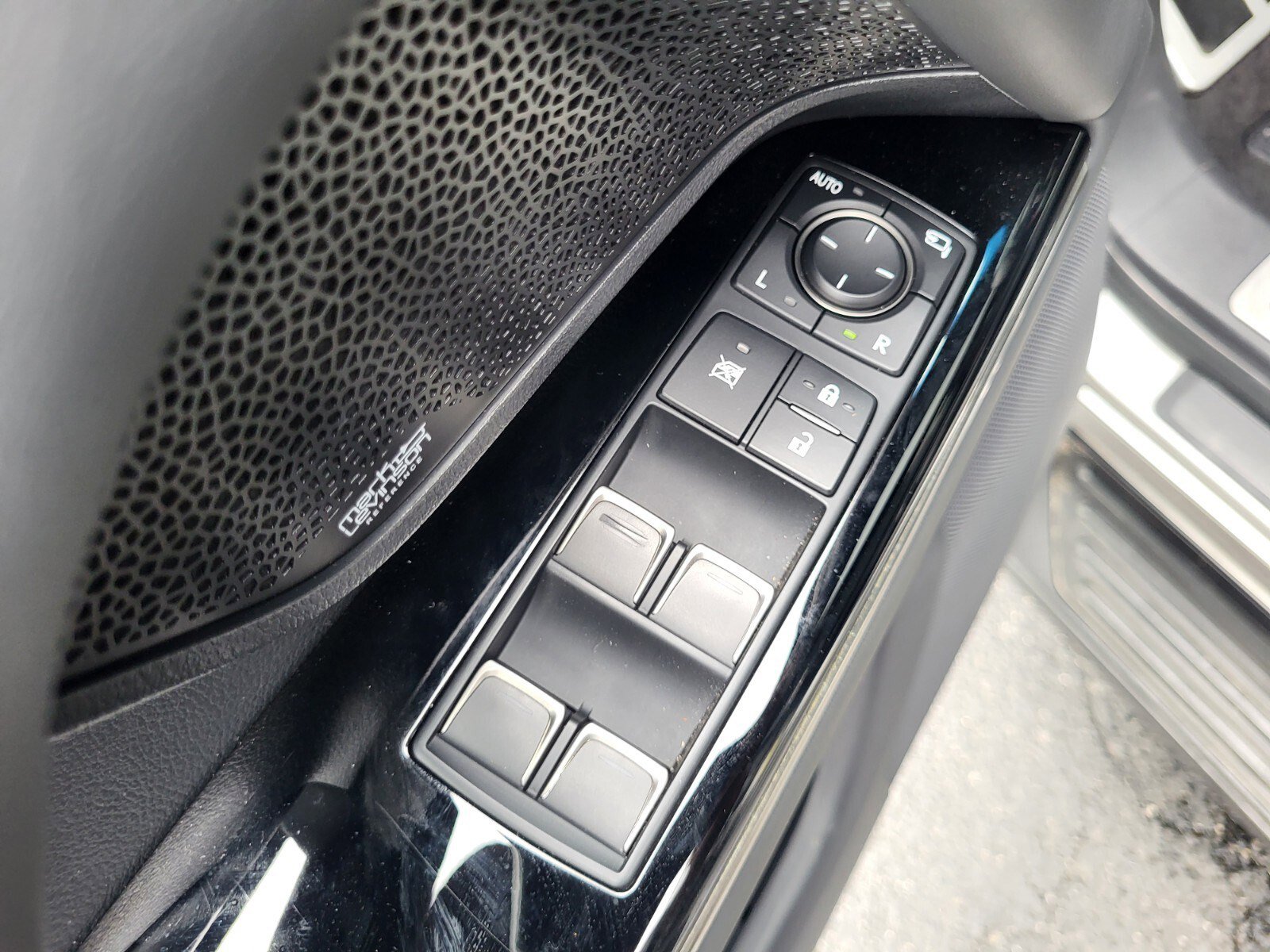 Used 2023 Lexus LX 600 F Sport w/ Accessory Package (Z1) AWD/4WD image 19