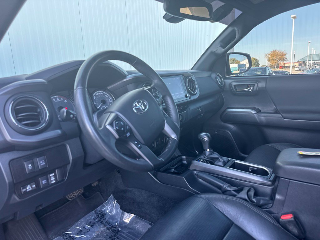 Used 2022 Toyota Tacoma TRD Off-Road w/ TRD Premium Off Road Package AWD/4WD image 15