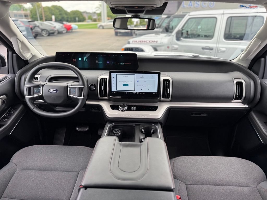 Certified 2025 Ford Expedition Active AWD/4WD image 2