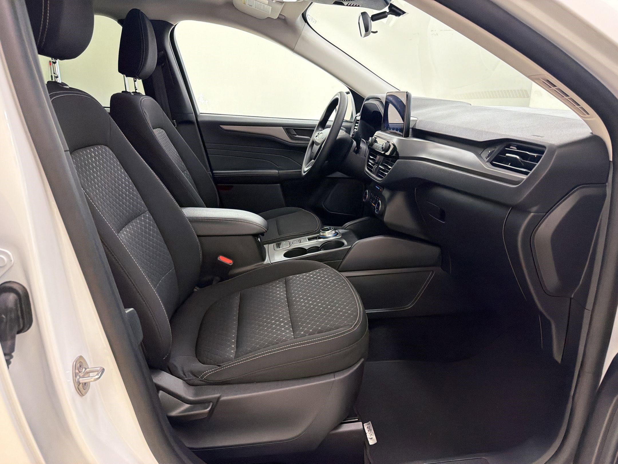 Certified 2025 Ford Escape Active AWD/4WD image 30