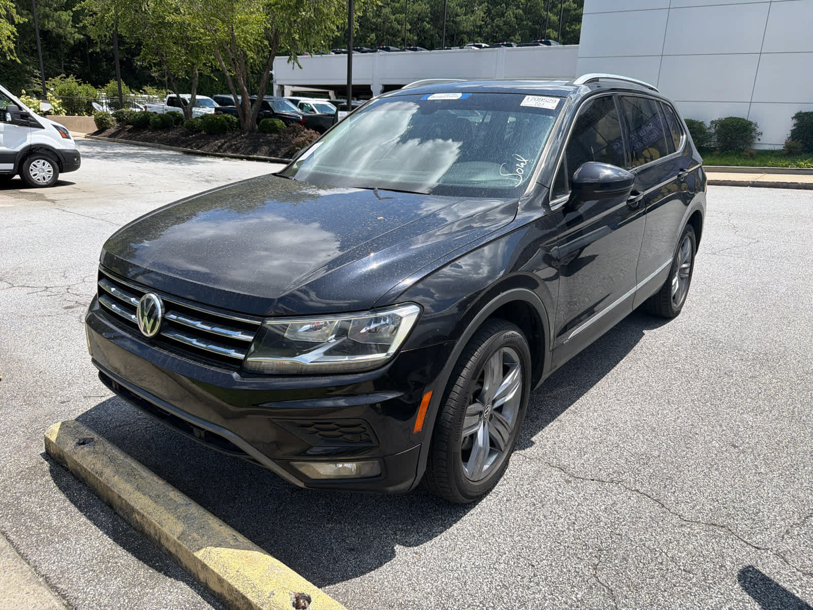 Used 2021 Volkswagen Tiguan SEL AWD/4WD image 2