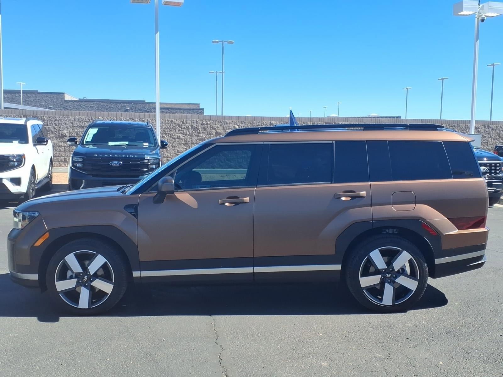 Used 2025 Hyundai Santa Fe Limited AWD/4WD image 7