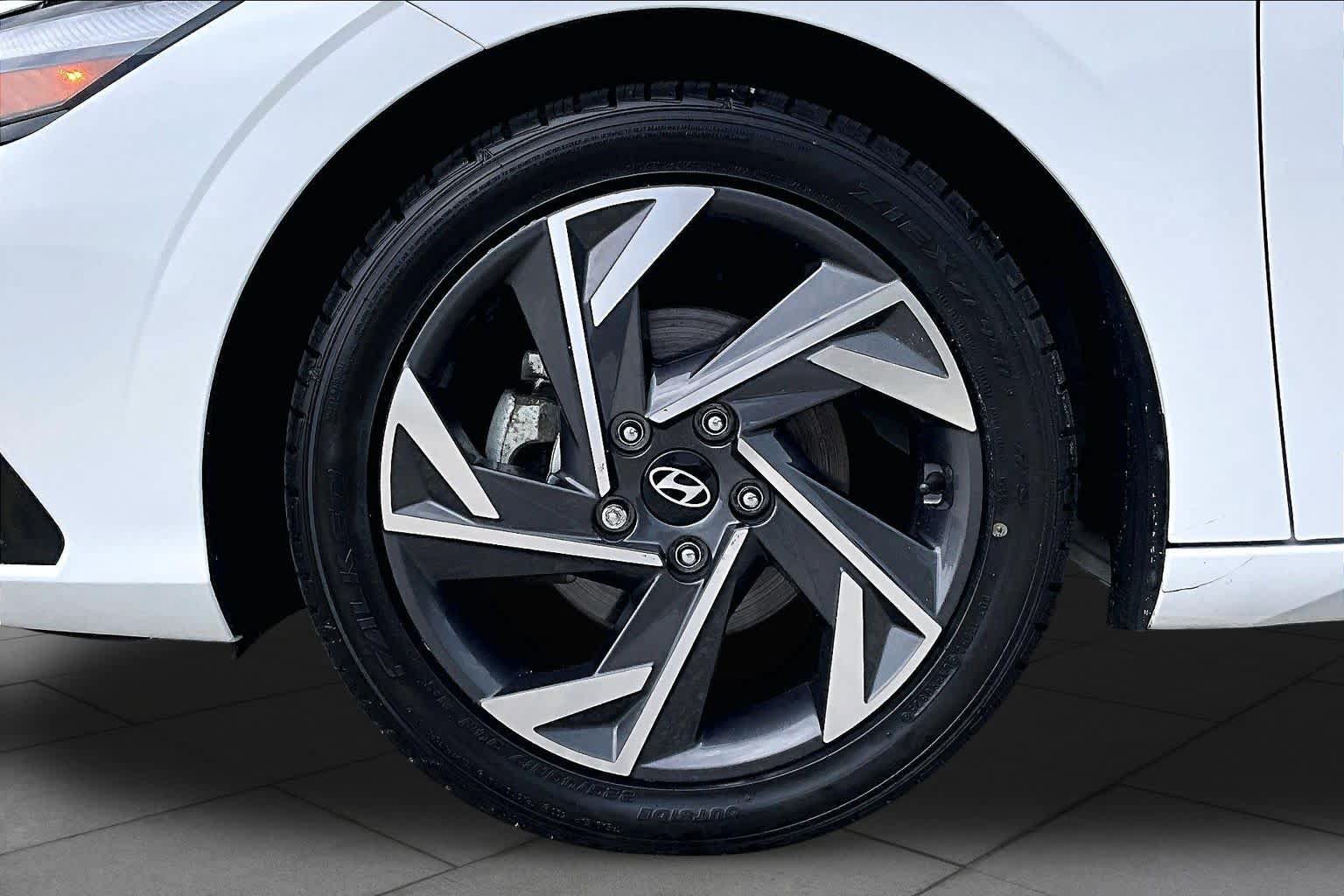 Used 2024 Hyundai Elantra SEL w/ Convenience Package FWD image 11