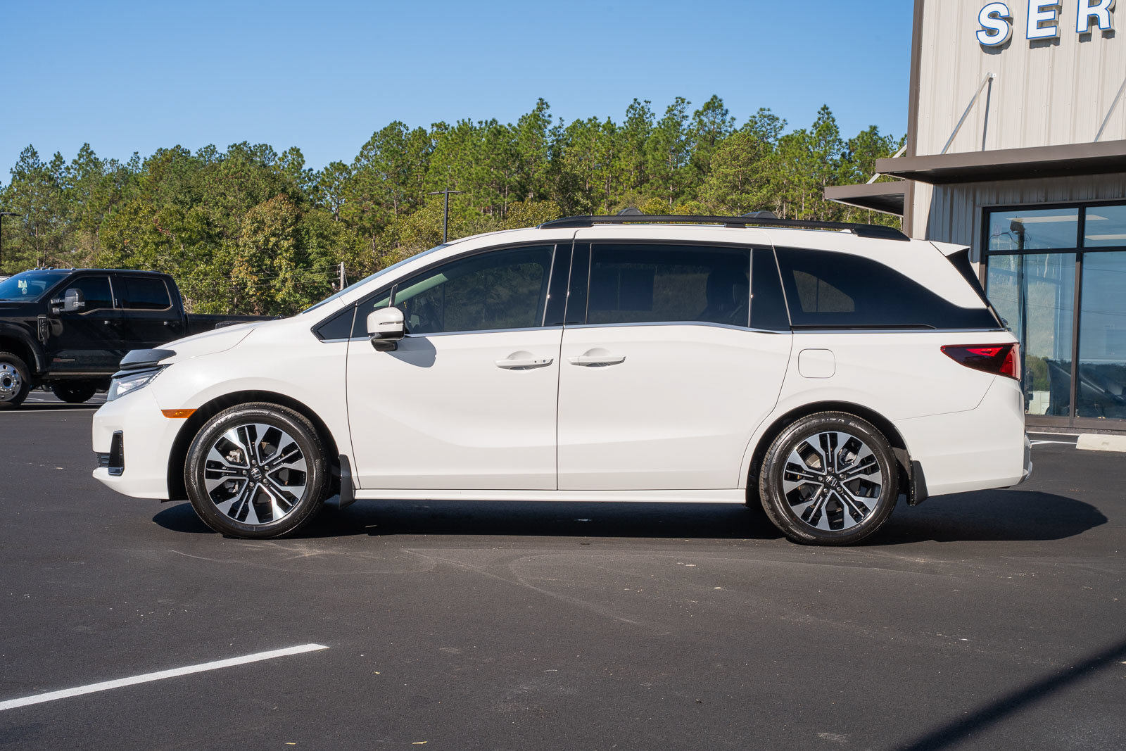 Used 2026 Honda Odyssey Elite image 4