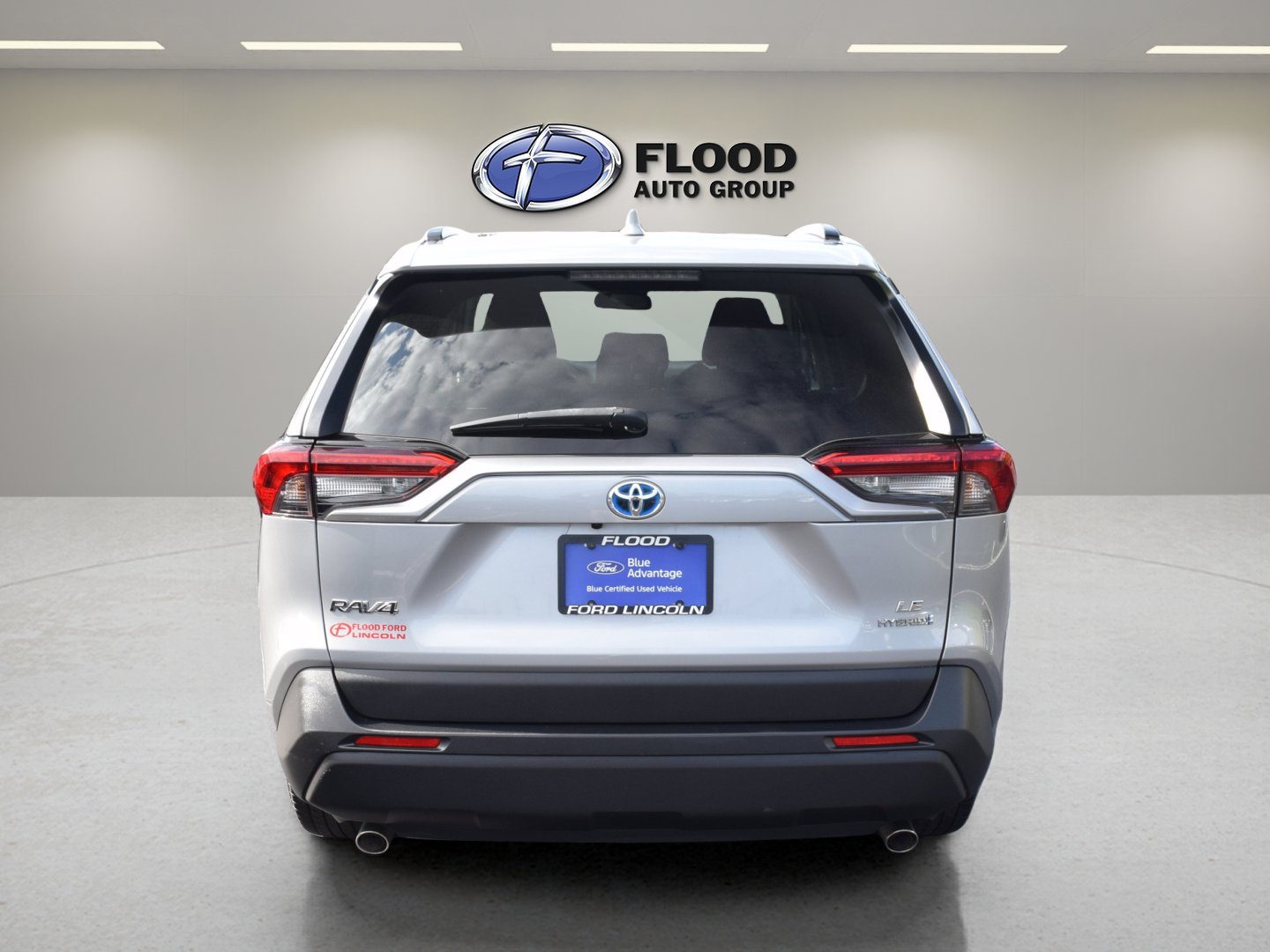 Used 2021 Toyota RAV4 LE w/ Carpet Mat Package (TMS) AWD/4WD image 5