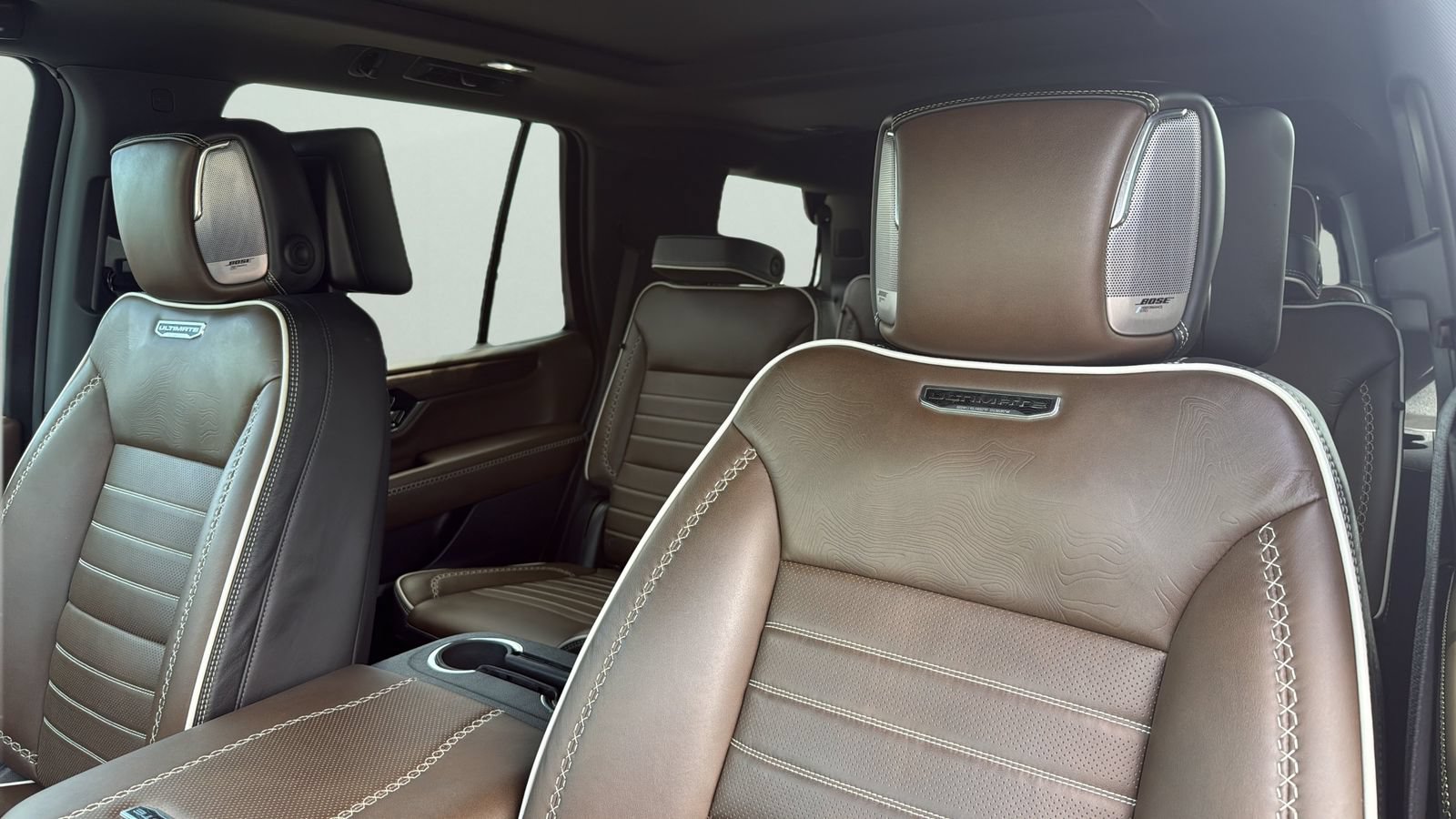 Used 2025 GMC Yukon Denali Ultimate AWD/4WD image 10