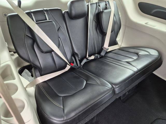 Used 2023 Chrysler Pacifica Touring-L FWD image 27
