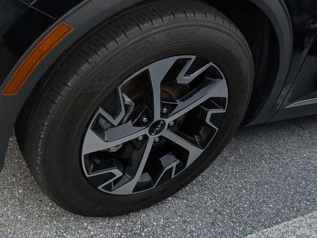 Used 2025 Kia Sportage EX FWD image 7
