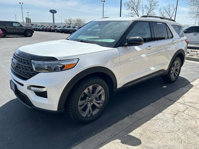 Certified 2022 Ford Explorer XLT w/ Equipment Group 202A AWD/4WD image 4
