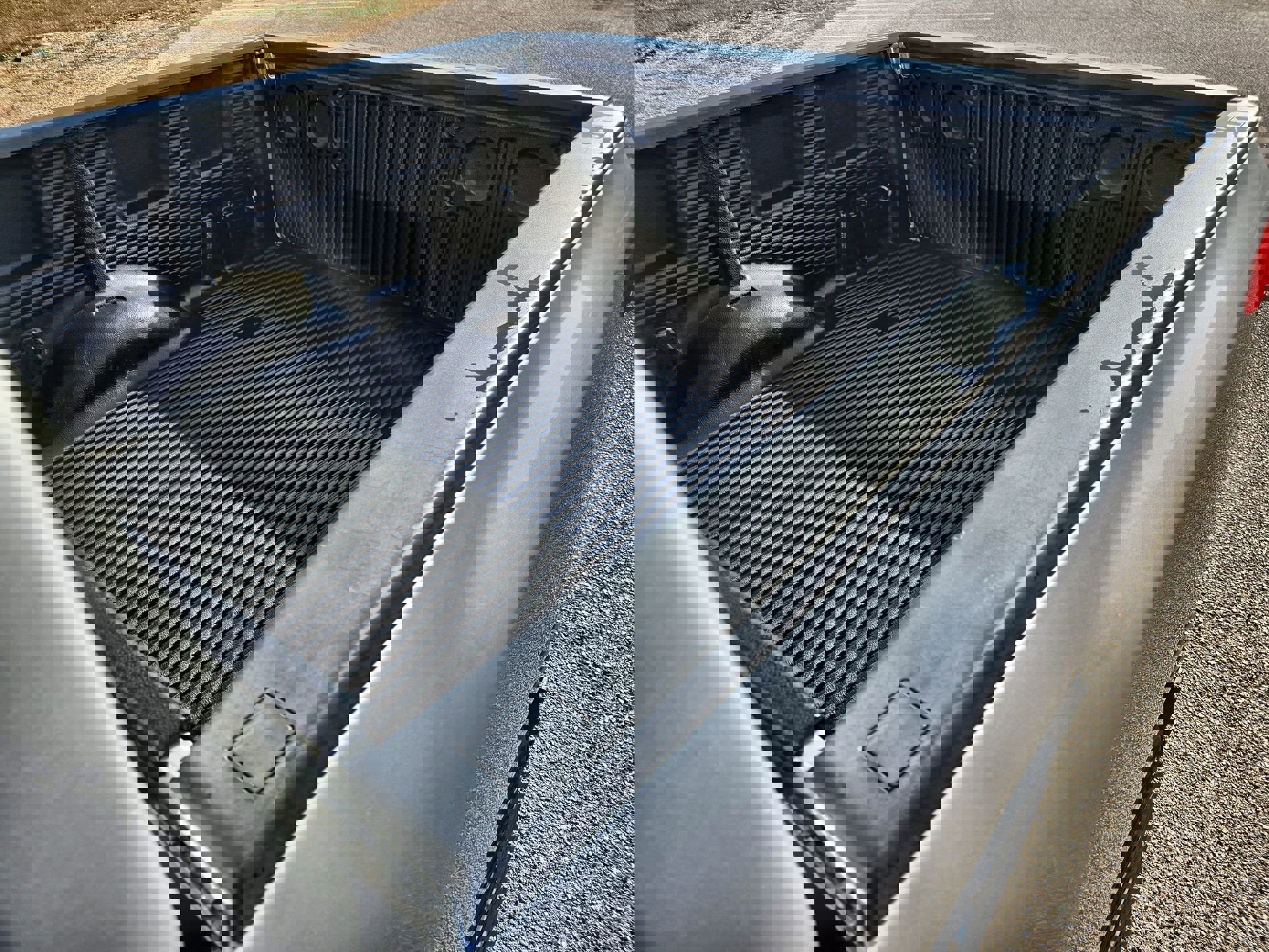 Used 2017 Nissan Titan SV image 20