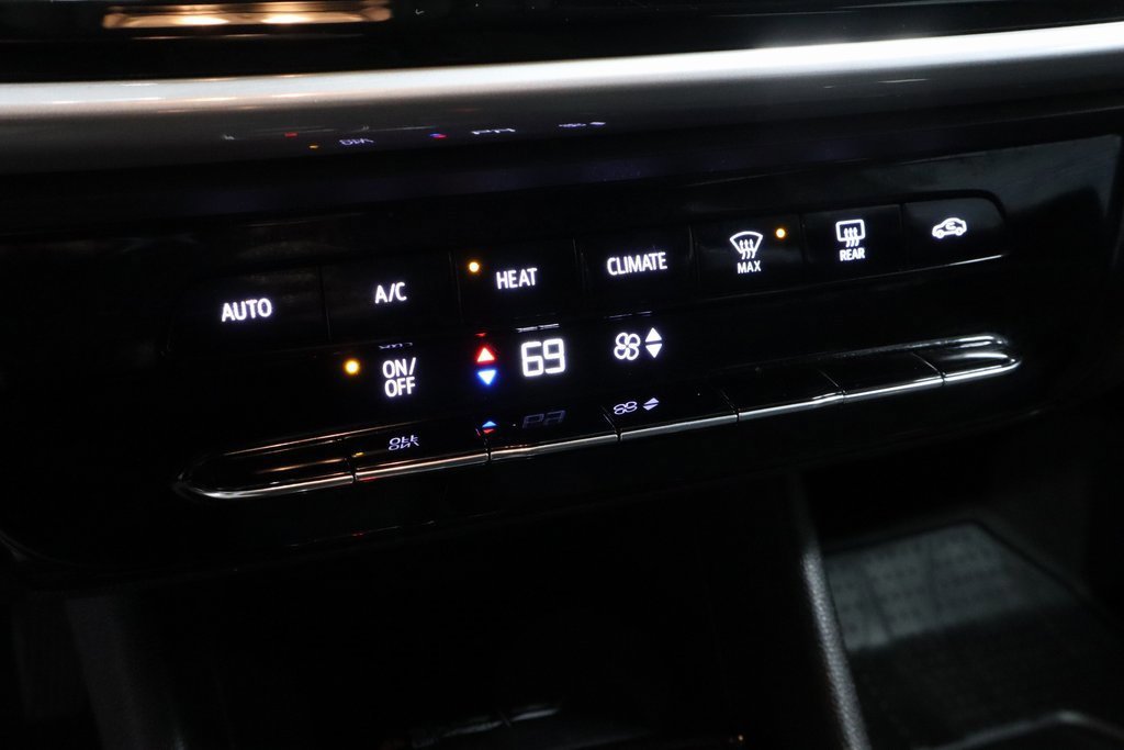 Used 2022 Chevrolet Bolt EUV LT w/ Driver Confidence Package image 31