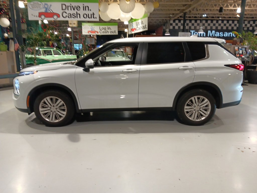Used 2024 Mitsubishi Outlander ES AWD/4WD image 14