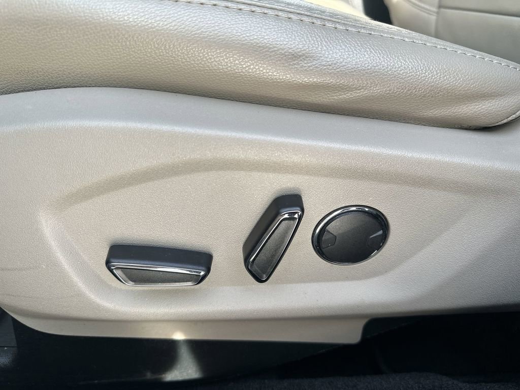 Certified 2018 Ford Explorer XLT w/ Equipment Group 202A image 12