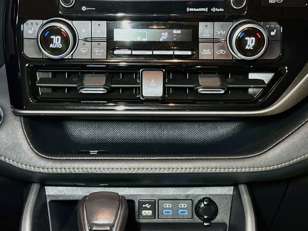 Used 2022 Toyota Highlander Bronze Edition AWD/4WD image 15
