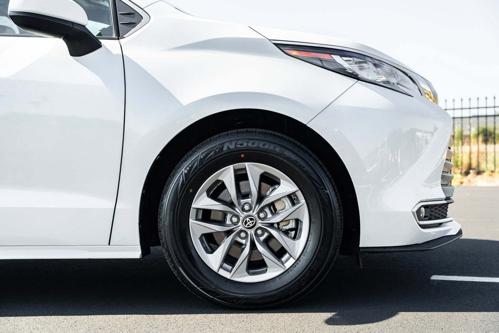 Used 2022 Toyota Sienna XLE FWD image 9