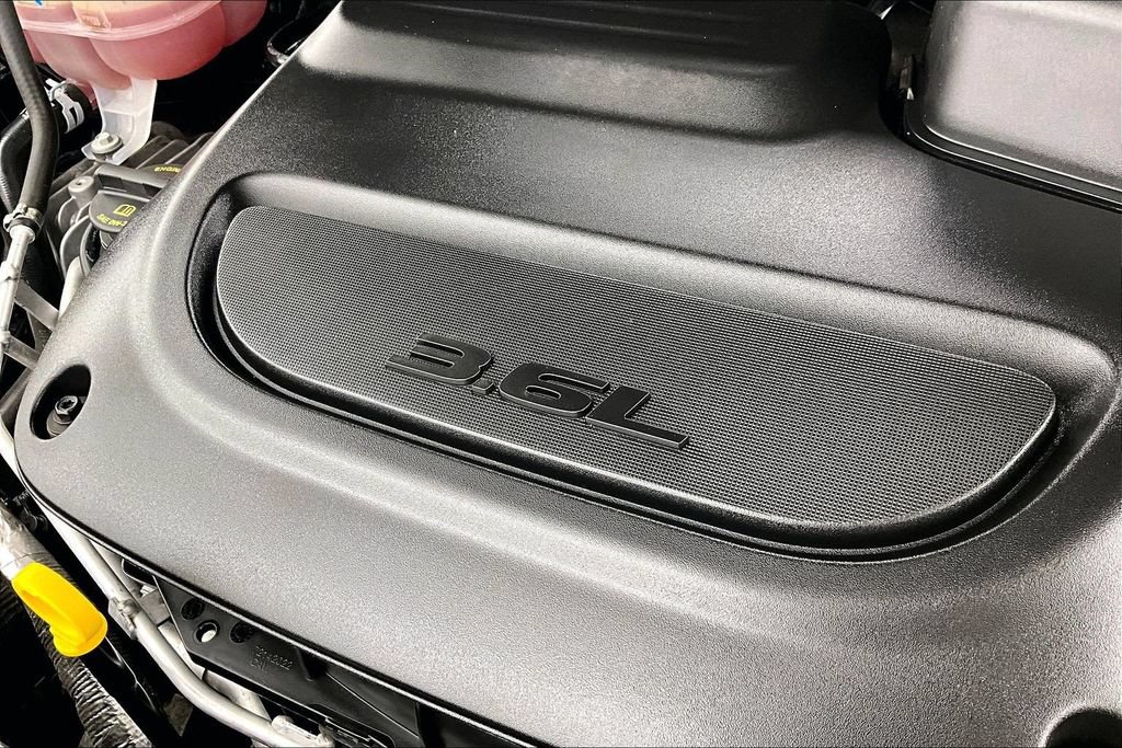 Used 2025 Chrysler Pacifica Select FWD image 35
