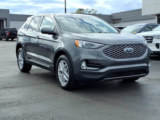 Certified 2023 Ford Edge SEL w/ Convenience Package AWD/4WD image 3